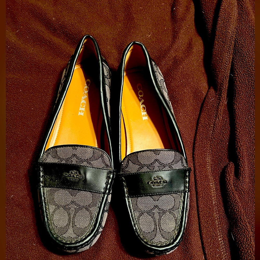 Black women’s Coach loafer size 7.5 barely worn